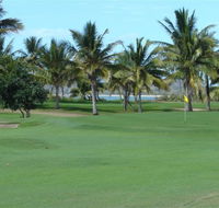 Queens Beach Tourist Village - Australian Destinations