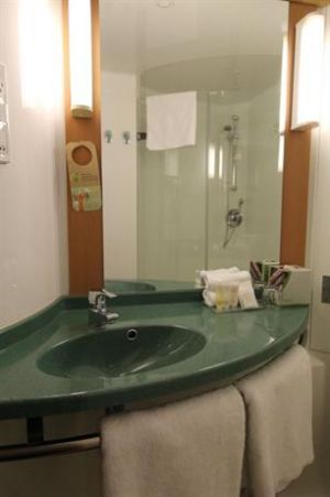 Ibis Newcastle - Australian Destinations 1