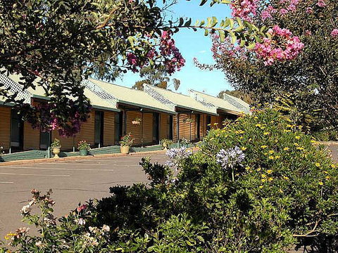 Tarcutta Halfway Motor Inn/Horse Hotel - Australian Destinations 1