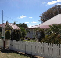 Tenterfield Luxury Historic c1895 Cottage - Australian Destinations