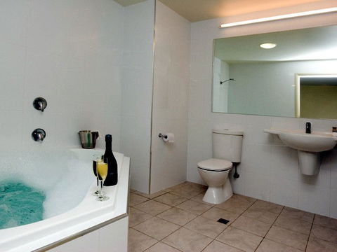 Travelodge Hotel Hobart Airport - Australian Destinations 4