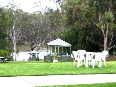 Weir Caravan Park Robinvale - Australian Destinations 4