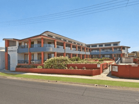 Lennox Point Holiday Apartments - Australian Destinations