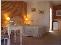 Country Gardens Motor Inn - Australian Destinations 2