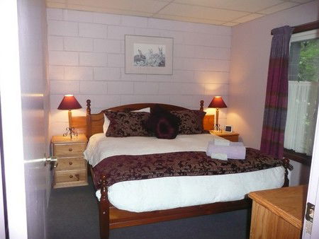 Forest Lodge - Australian Destinations 1