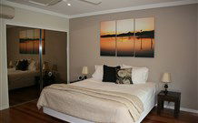Aarons At Byron - - Australian Destinations 1