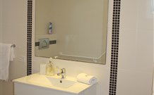 Aarons At Byron - - Australian Destinations 6