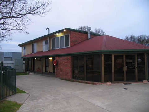 Albury-Wodonga YHA - Australian Destinations 1