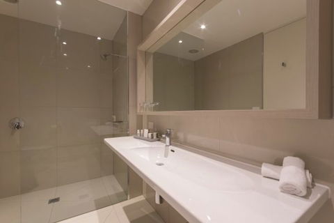 Flinders Hotel - Australian Destinations 9