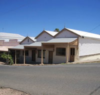 Carmines Antiques and Accommodation - Australian Destinations