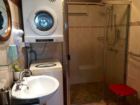 Bet's Bed And Breakfast Studio - Australian Destinations 8