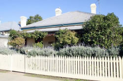 Florennes Heritage Cottage - Australian Destinations 0