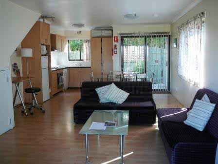 Davey Place Holiday Townhouses - Australian Destinations 3