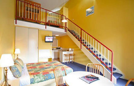 Coastal Motel - Australian Destinations 2