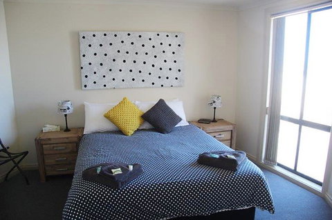 Cliff House Beachfront Villas - Australian Destinations 0