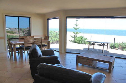 Cliff House Beachfront Villas - Australian Destinations 1