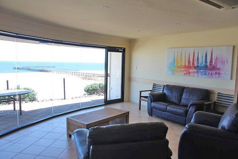 Cliff House Beachfront Villas - Australian Destinations 2
