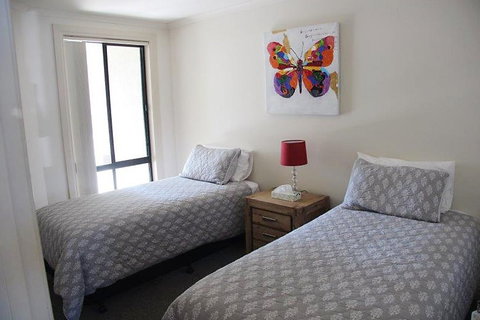 Cliff House Beachfront Villas - Australian Destinations 3