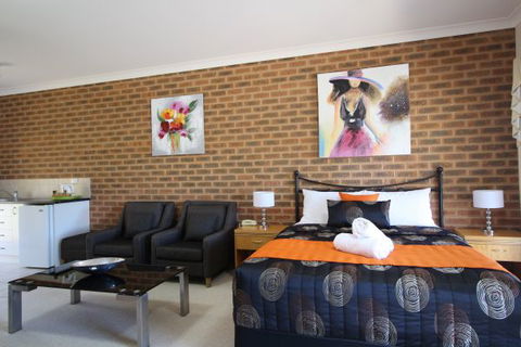 Top Of The Town Motor Inn Yackandandah - Australian Destinations 0