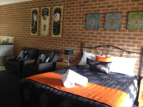 Top Of The Town Motor Inn Yackandandah - Australian Destinations 2