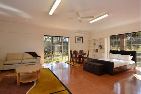 Abelia House - Australian Destinations 1