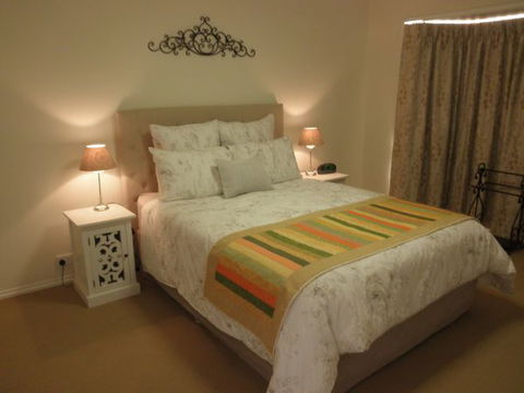 C&C's Bed And Breakfast - Australian Destinations 2