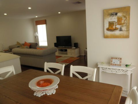 C&C's Bed And Breakfast - Australian Destinations 8
