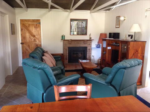 Avaleigh Elms Farmstay - Australian Destinations 4
