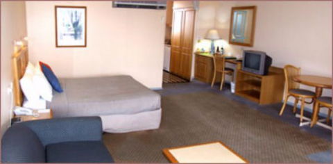 Federation Motor Inn Young - Australian Destinations 1