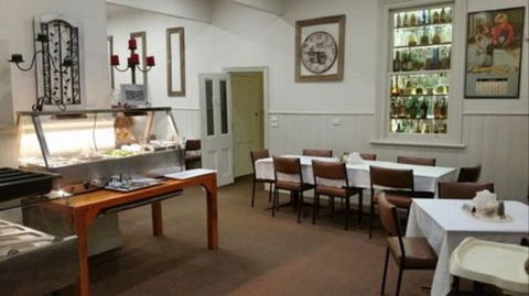 Royal Hotel Snake Valley - Australian Destinations 1