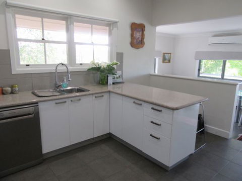 Valley View Cottage - Australian Destinations 1