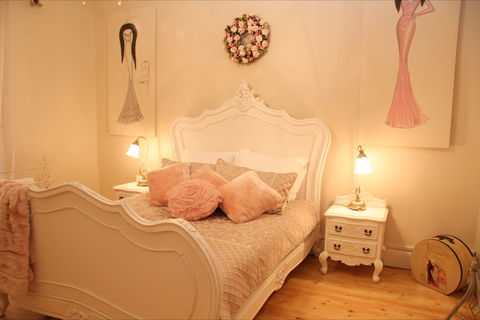 Azalea Cedar-Rose Villa - Australian Destinations 1
