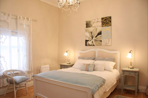 Azalea Cedar-Rose Villa - Australian Destinations 2