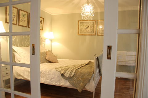 Azalea Cedar-Rose Villa - Australian Destinations 3