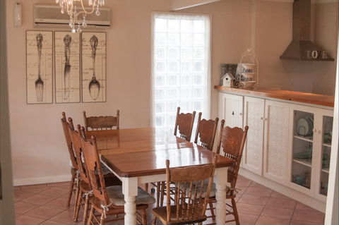 Azalea Cedar-Rose Villa - Australian Destinations 5