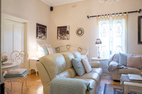 Azalea Cedar-Rose Villa - Australian Destinations 8