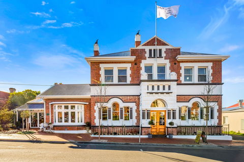 Cygnet Old Bank B&B - Australian Destinations 0
