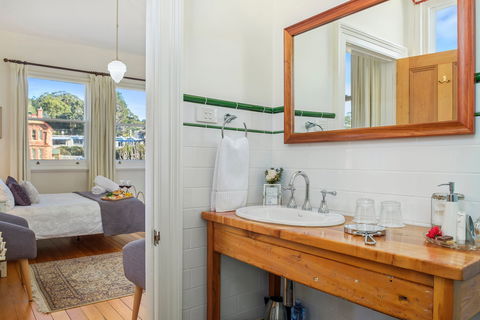Cygnet Old Bank B&B - Australian Destinations 2