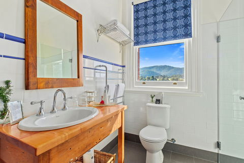 Cygnet Old Bank B&B - Australian Destinations 4