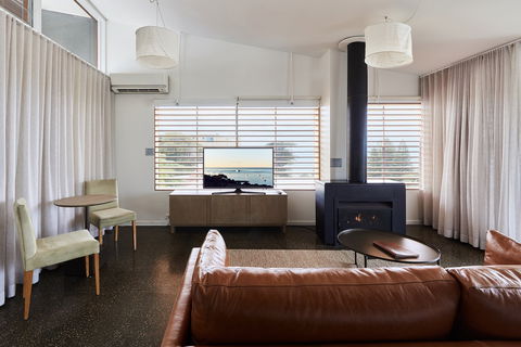 Hotel Sorrento - Australian Destinations 1