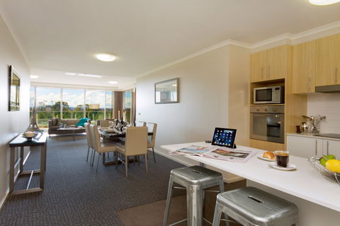 Pacific Suites Canberra - Australian Destinations 4