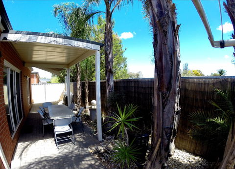 Shamore Apartments - Eleventh Street Mildura - Australian Destinations 1