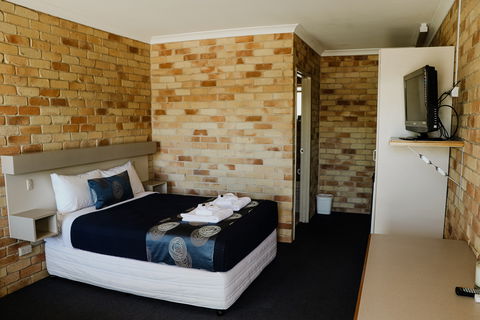 The Australian Hotel Motel - Australian Destinations 2