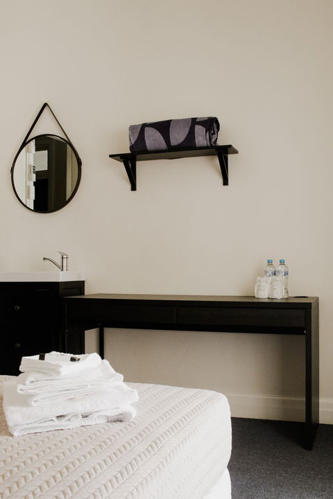 The Australian Hotel Motel - Australian Destinations 9