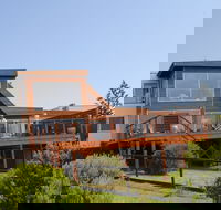 Waikiki - Beachfront Smiths Beach - Australian Destinations