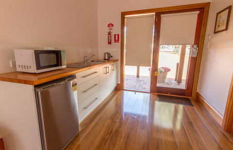 Adelaide Hills, Birdwood Motel - Australian Destinations 2