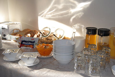 Airlie House Motor Inn - Australian Destinations 2