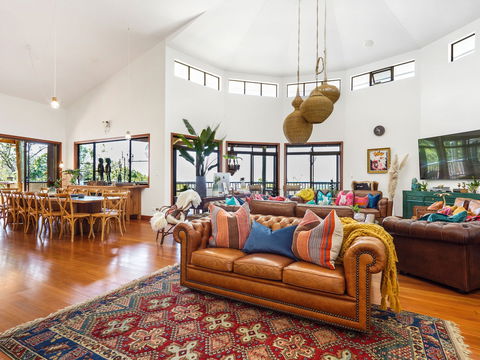 Aquila Retreat Eco Mansion - Australian Destinations 0