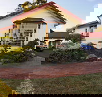 McNevins Warwick Motel and Gunyah Restaurant - Australian Destinations