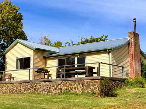 Adelong Valley Farm Stays - Moorallie Cottage - Australian Destinations 1